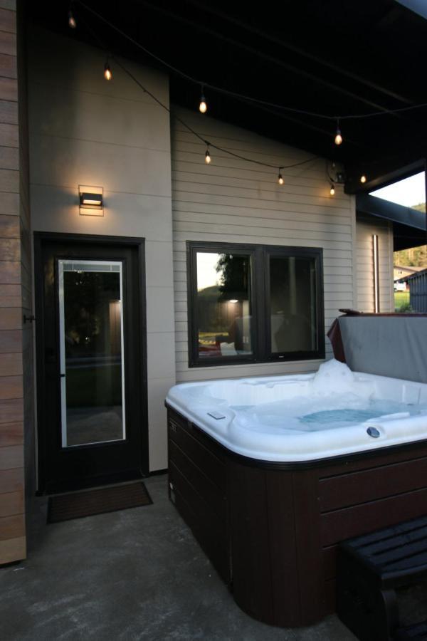 Luxe Lake Cabin Hot Tub Grill Firepit Ev Charger Onalaska Luaran gambar
