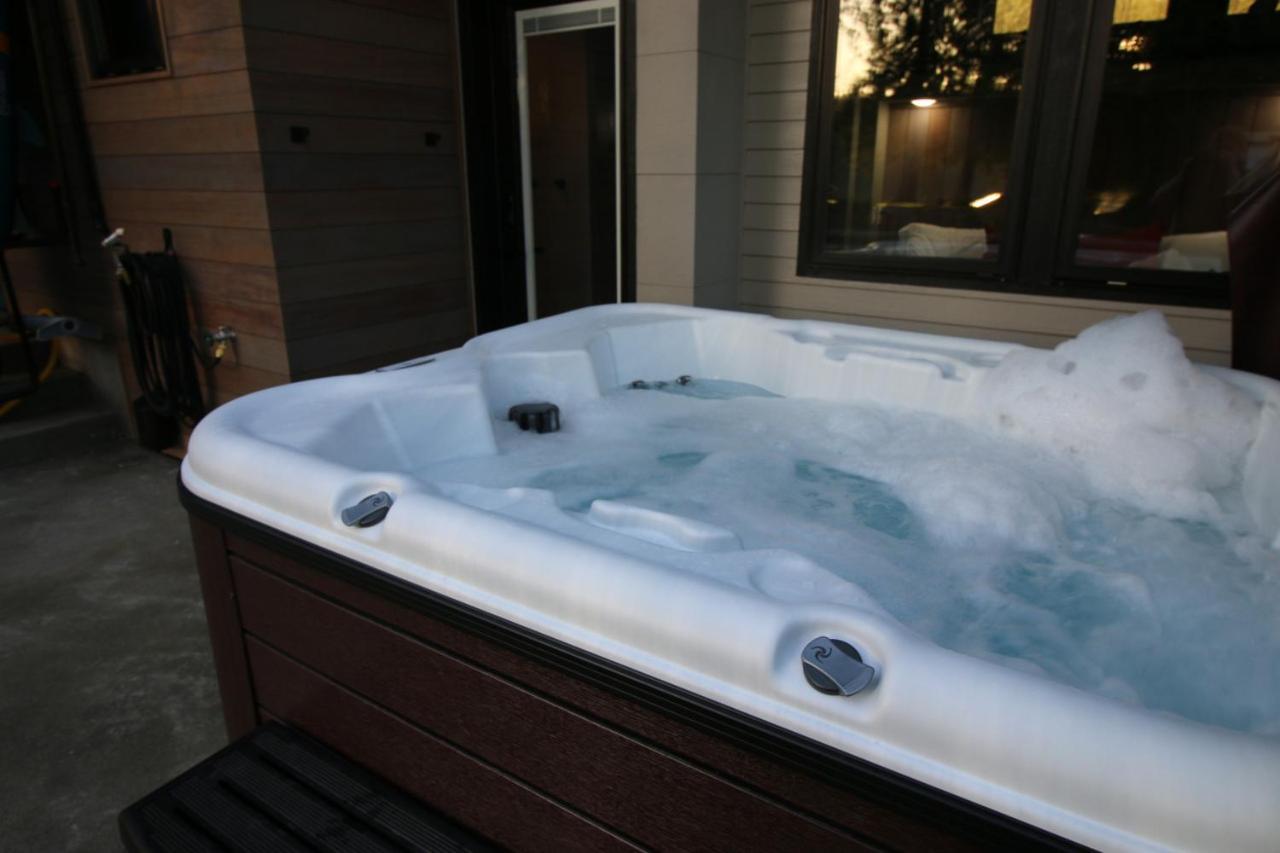 Luxe Lake Cabin Hot Tub Grill Firepit Ev Charger Onalaska Luaran gambar